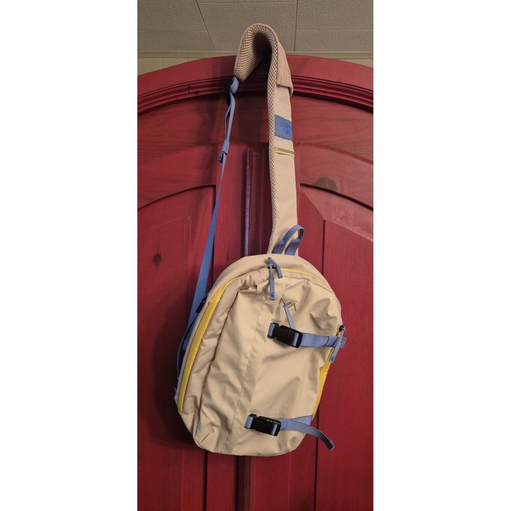 NWOT Quest Motion Crossbody 8L Pack Tan Beige Sling Backpack Travel Hiking Sharp